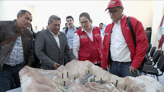 El exministro de Energía y Minas Francisco Ísmodes visitó Moquegua